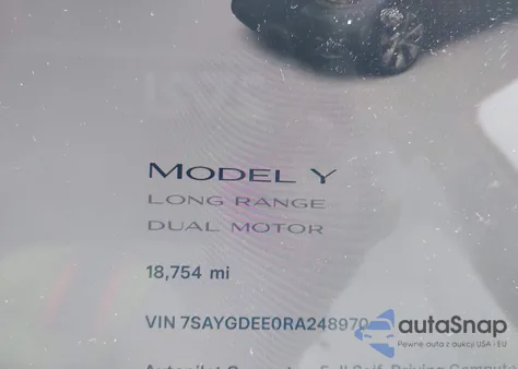 2024 Tesla Model Y Long Range Dual Motor All-Wheel Drive z USA, uszkodzony, nr VIN 7SAYGDEE0RA248970